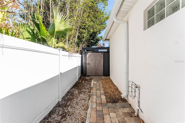 827 E 26TH AVENUE, New Smyrna Beach, FL 32169