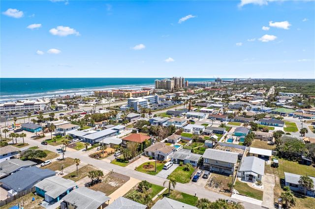 827 E 26TH AVENUE, New Smyrna Beach, FL 32169