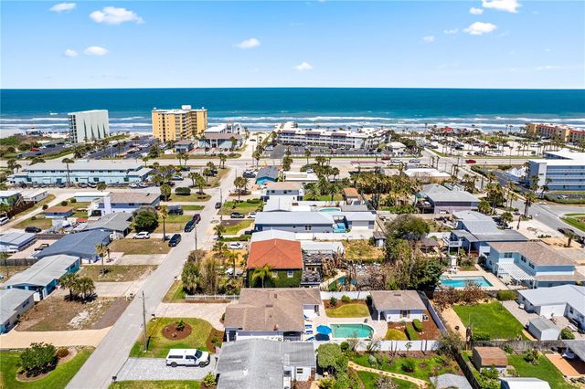827 E 26TH AVENUE, New Smyrna Beach, FL 32169