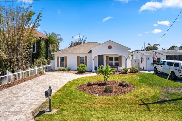827 E 26TH AVENUE, New Smyrna Beach, FL 32169