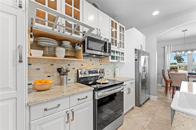 827 E 26TH AVENUE, New Smyrna Beach, FL 32169