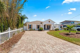 827 E 26TH AVENUE, New Smyrna Beach, FL 32169
