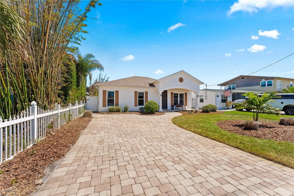 827 E 26TH AVENUE, New Smyrna Beach, FL 32169