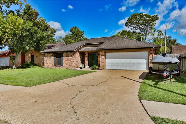 1 Shallowbrook Street, Angleton, TX 77515