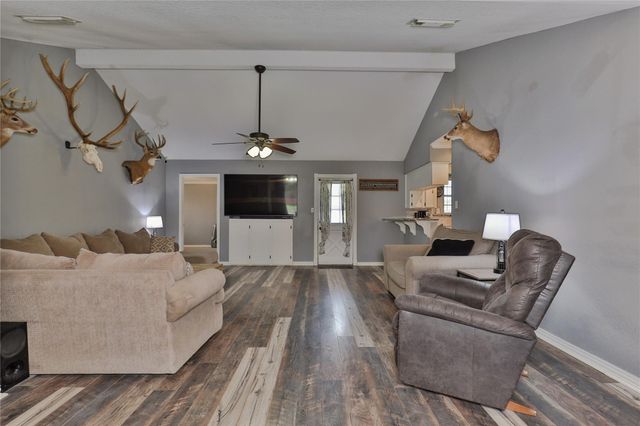 1 Shallowbrook Street, Angleton, TX 77515