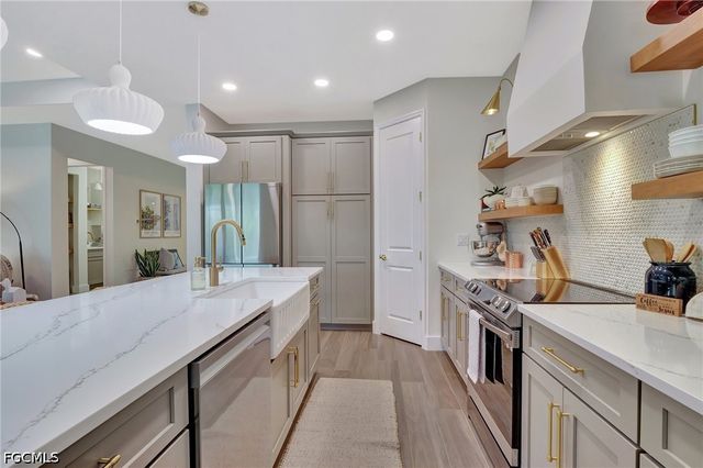 8517 S Lake CIR, Fort Myers, FL 33908