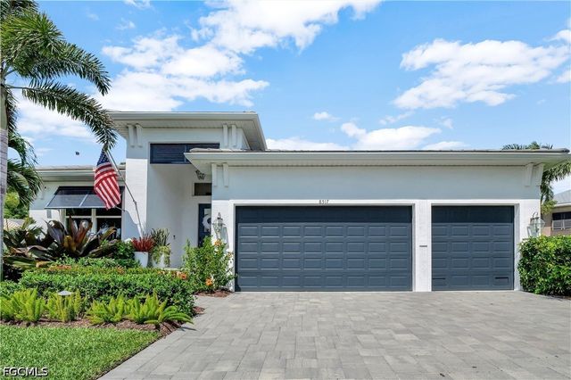 8517 S Lake CIR, Fort Myers, FL 33908