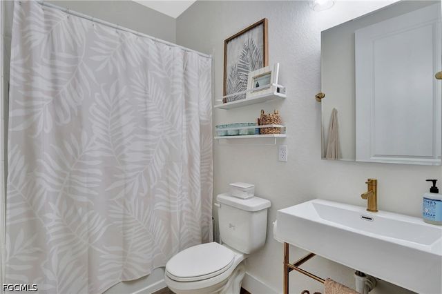 8517 S Lake CIR, Fort Myers, FL 33908