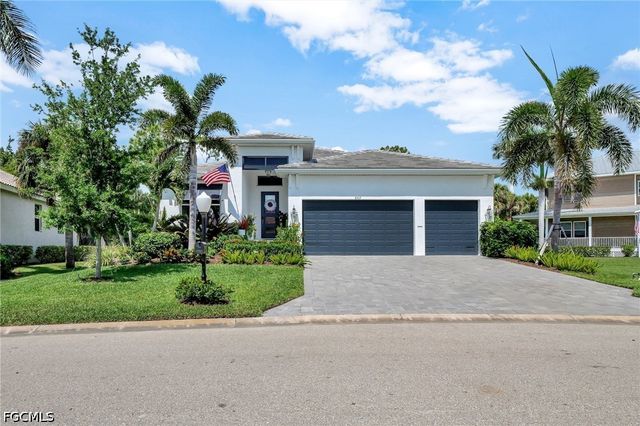 8517 S Lake CIR, Fort Myers, FL 33908