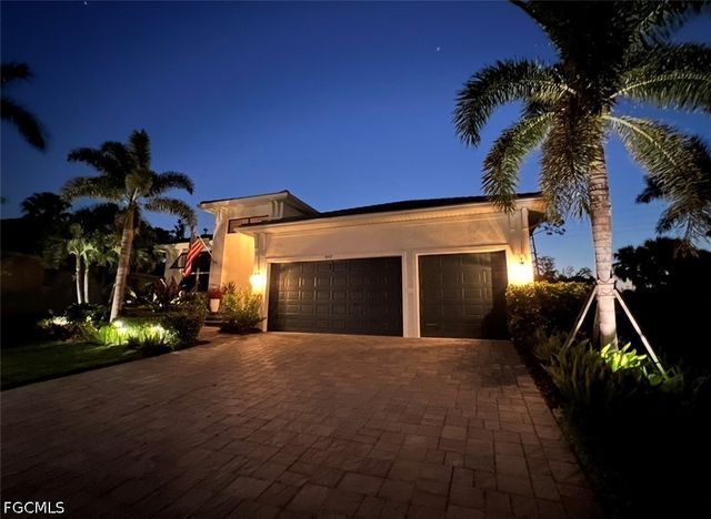 8517 S Lake CIR, Fort Myers, FL 33908