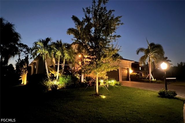 8517 S Lake CIR, Fort Myers, FL 33908