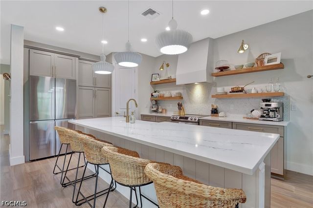 8517 S Lake CIR, Fort Myers, FL 33908