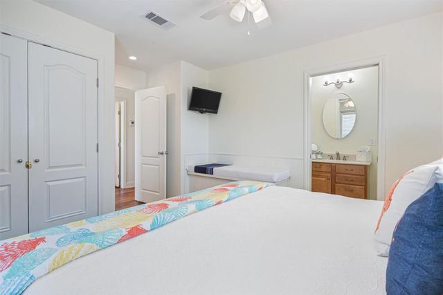 981 S Stingaree Drive, Crystal Beach, TX 77650