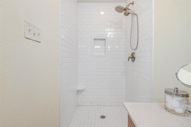 981 S Stingaree Drive, Crystal Beach, TX 77650