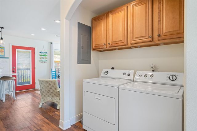 981 S Stingaree Drive, Crystal Beach, TX 77650