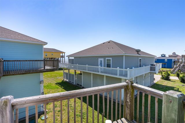 981 S Stingaree Drive, Crystal Beach, TX 77650