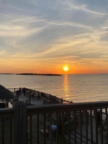 981 S Stingaree Drive, Crystal Beach, TX 77650