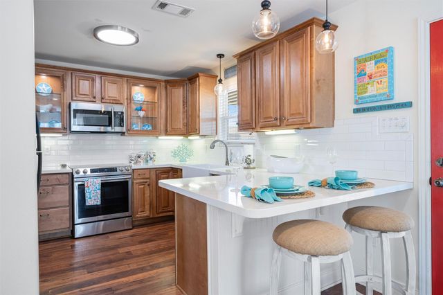 981 S Stingaree Drive, Crystal Beach, TX 77650