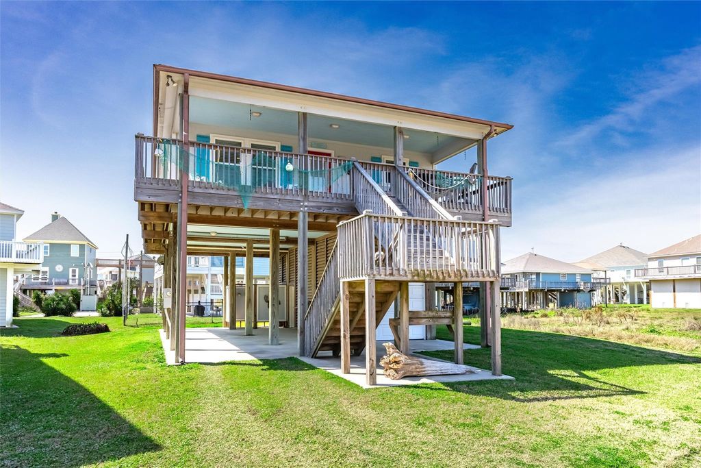 981 S Stingaree Drive, Crystal Beach, TX 77650