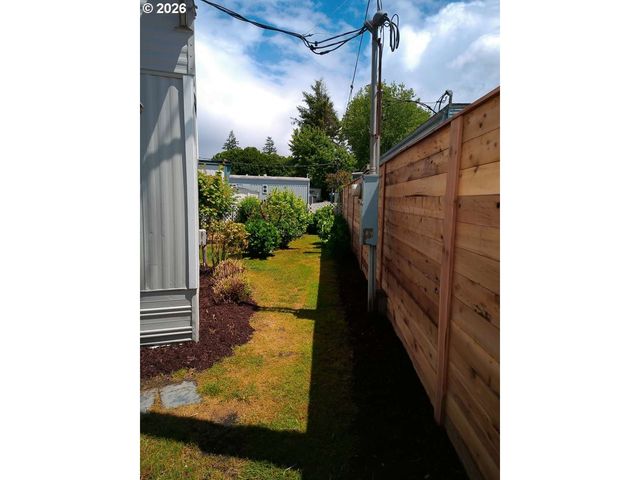 16745 Se DIVISION St 298, Portland, OR 97236