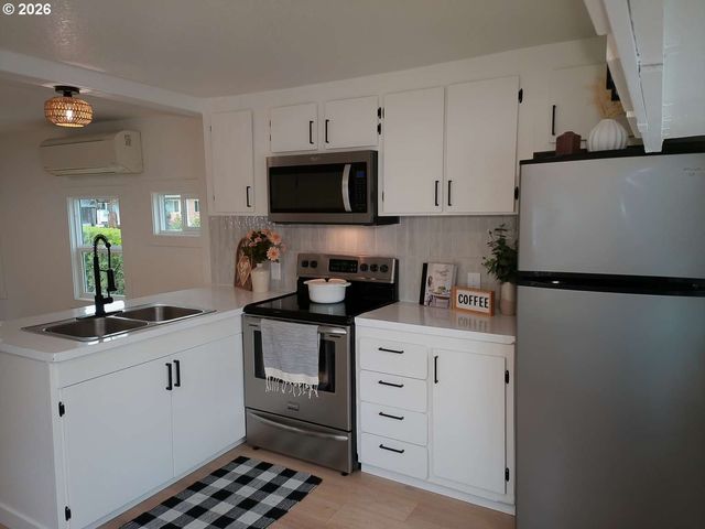 16745 Se DIVISION St 298, Portland, OR 97236