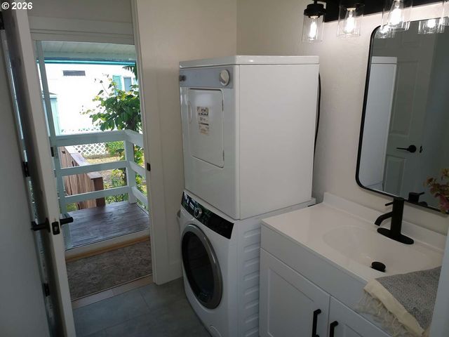 16745 Se DIVISION St 298, Portland, OR 97236