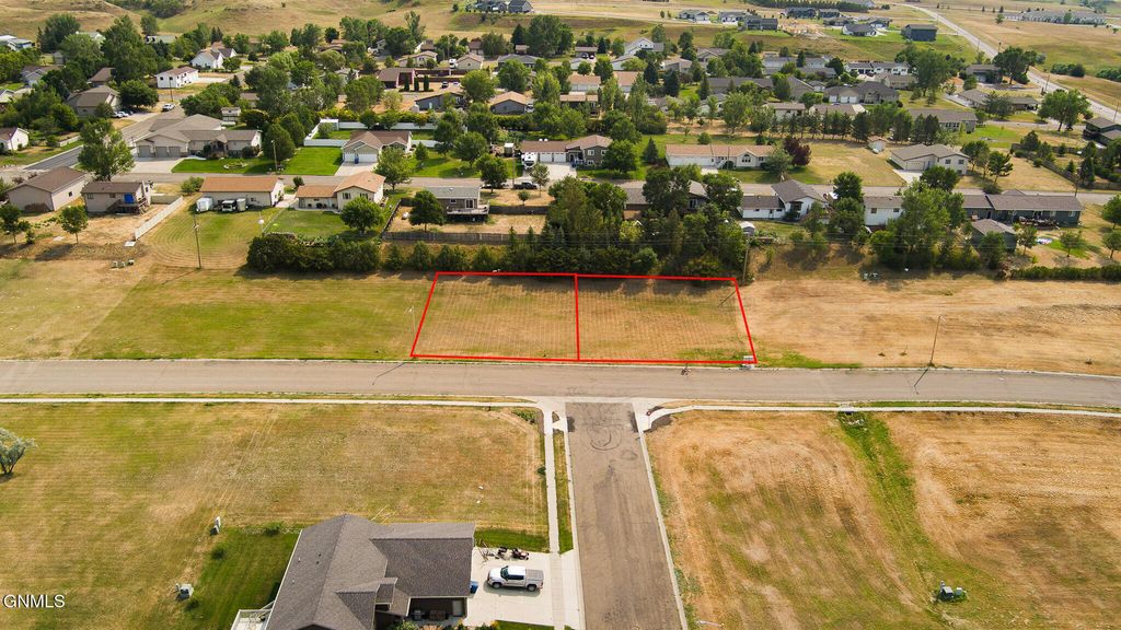 1800&1806 3rd Avenue NE, Beulah, ND 58523 photo 2