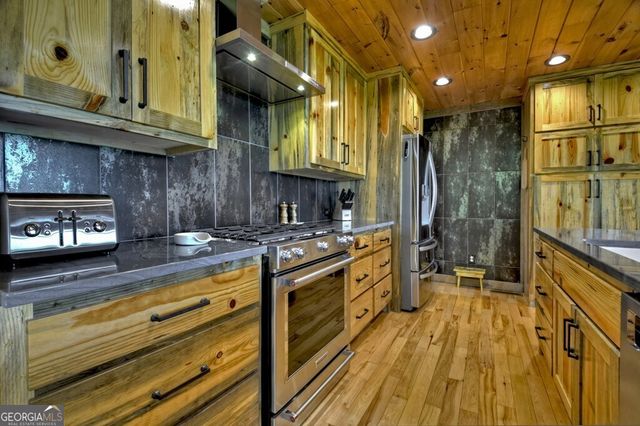 46 Cochise Road, Blue Ridge, GA 30513