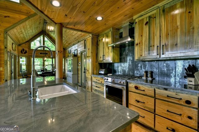 46 Cochise Road, Blue Ridge, GA 30513
