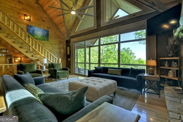 46 Cochise Road, Blue Ridge, GA 30513