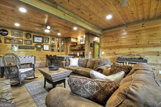 46 Cochise Road, Blue Ridge, GA 30513
