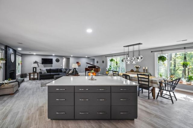 231 Breeze Hill Lane, Canton, GA 30114
