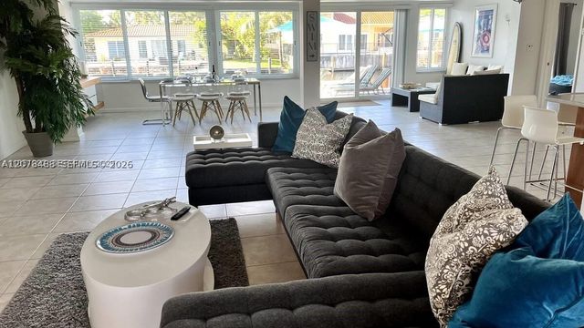 2424 SE 9th St 2424, Pompano Beach, FL 33062