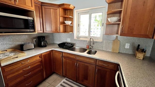 2424 SE 9th St 2424, Pompano Beach, FL 33062