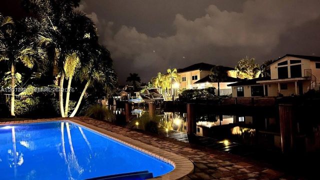 2424 SE 9th St 2424, Pompano Beach, FL 33062