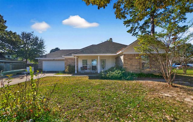 517 Wildewood Drive, Chandler, TX 75758