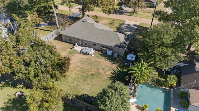 517 Wildewood Drive, Chandler, TX 75758