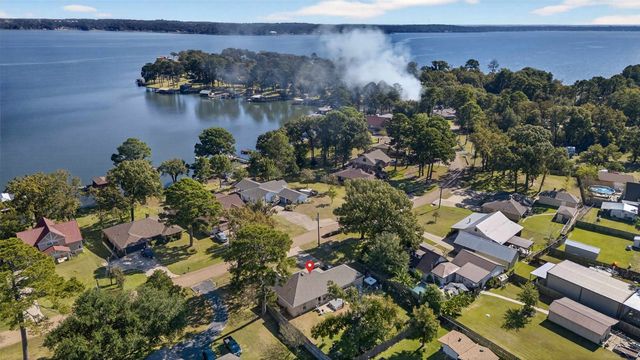 517 Wildewood Drive, Chandler, TX 75758