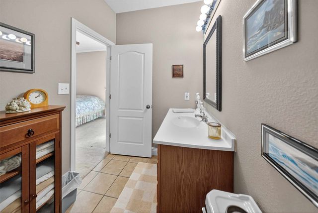 517 Wildewood Drive, Chandler, TX 75758