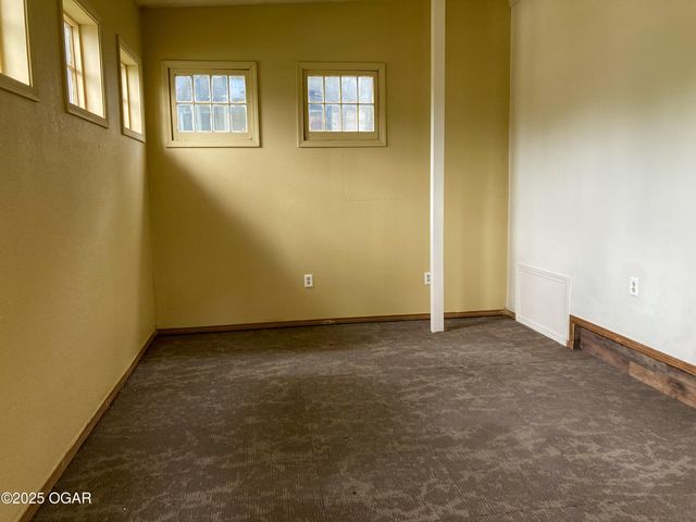 210 N Moffet Avenue, Joplin, MO 64801