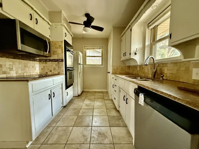 202 Juniper Street, Mansfield, TX 76063