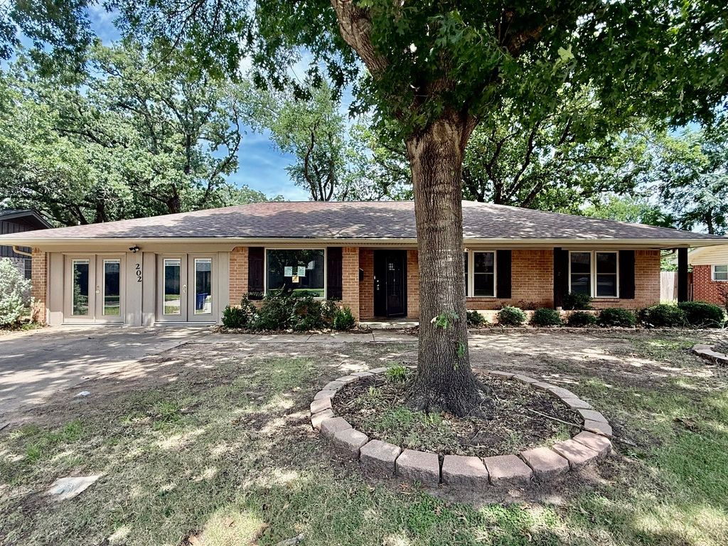 202 Juniper Street, Mansfield, TX 76063