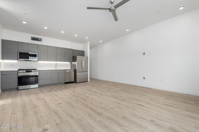 531 E WILLETTA Street 303, Phoenix, AZ 85004