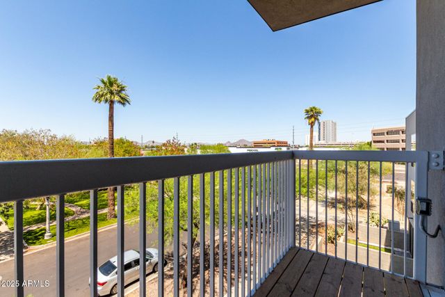 531 E WILLETTA Street 303, Phoenix, AZ 85004