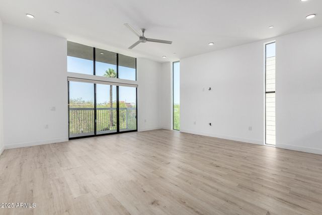 531 E WILLETTA Street 303, Phoenix, AZ 85004