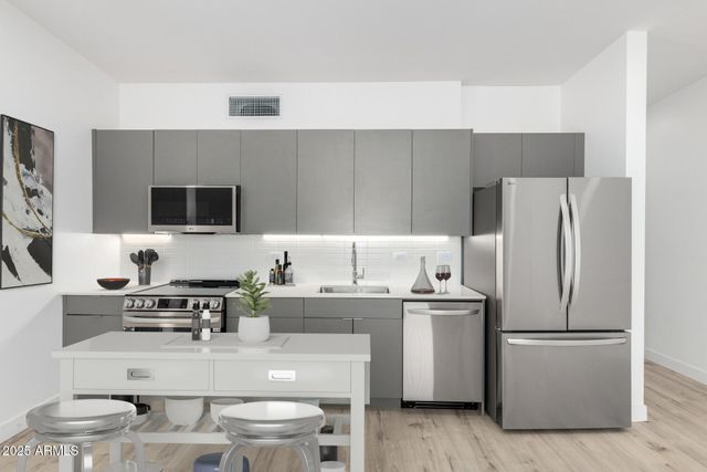 531 E WILLETTA Street 303, Phoenix, AZ 85004