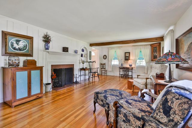 15 Hooker Street, Nashua, NH 03064