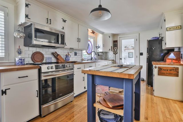 15 Hooker Street, Nashua, NH 03064