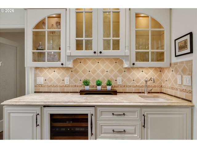 1011 TROON Rd, Lake Oswego, OR 97034