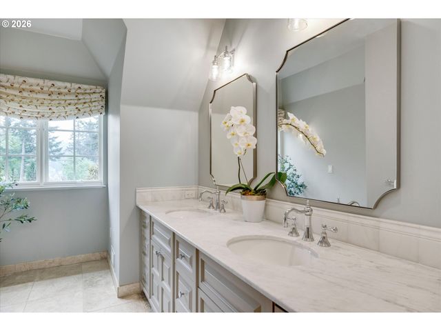 1011 TROON Rd, Lake Oswego, OR 97034